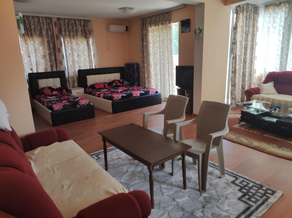 Grandino Holiday Rooms&Apartments Улцин Екстериор снимка